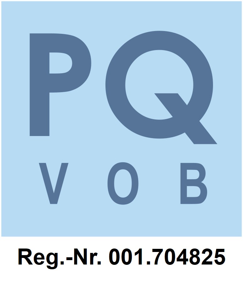 Blaues Quadrat mit großen Buchstaben PQ VOB und darunter schwarze Registrierungsnummer